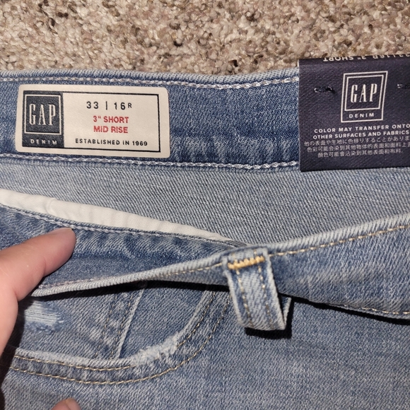 Gap Women's Shorts - Picture 2 of 3